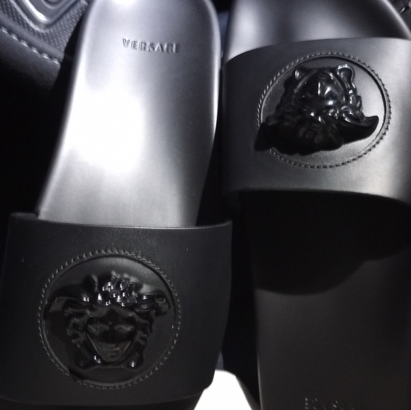 Versace black Medusa head slides - Picture 4 of 5
